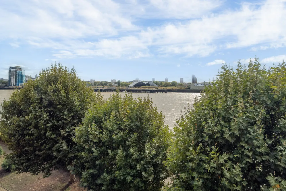 Ferguson Close, London, E14 photo 9
