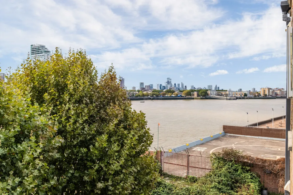 Ferguson Close, London, E14 photo 11