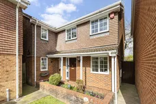 Carrington Square, Harrow, HA3 photo 3