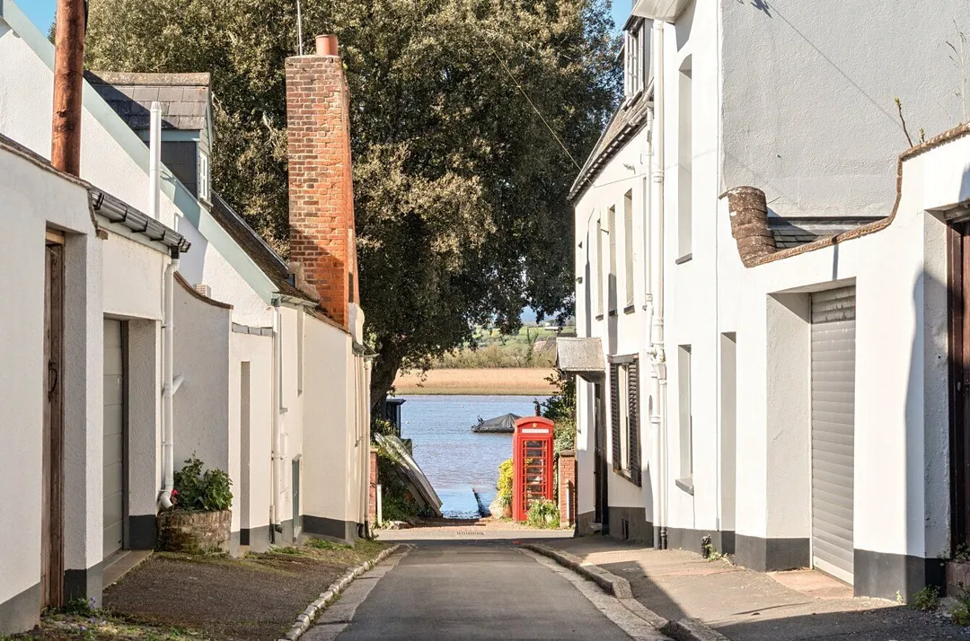 https://mr0.homeflow-assets.co.uk/files/photo/image/48453/3174/_x_/TOP260079_20.jpg