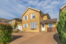 Stephenson Drive, East Grinstead, RH19 photo 1