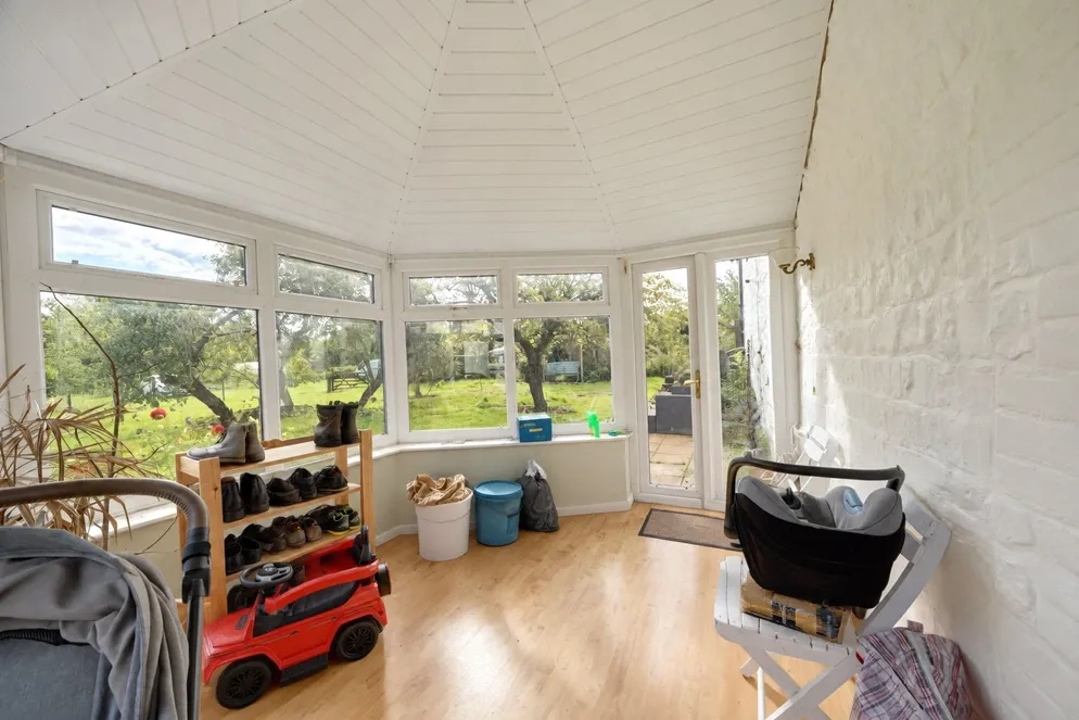 Property carousel item 9