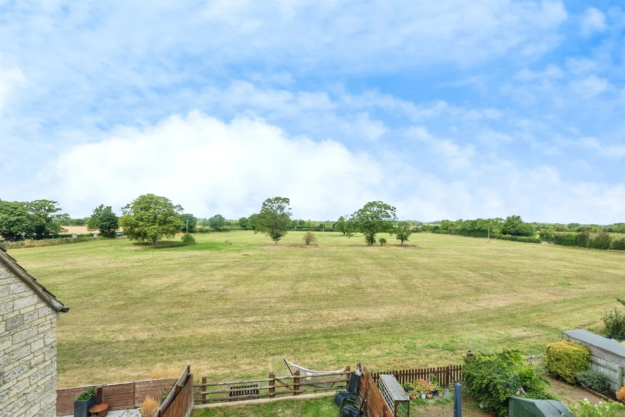 Latton, Wiltshire, SN6 photo 3