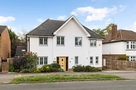 Meadow Walk, Harpenden, AL5