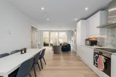 Wells Walk, E7 photo 3