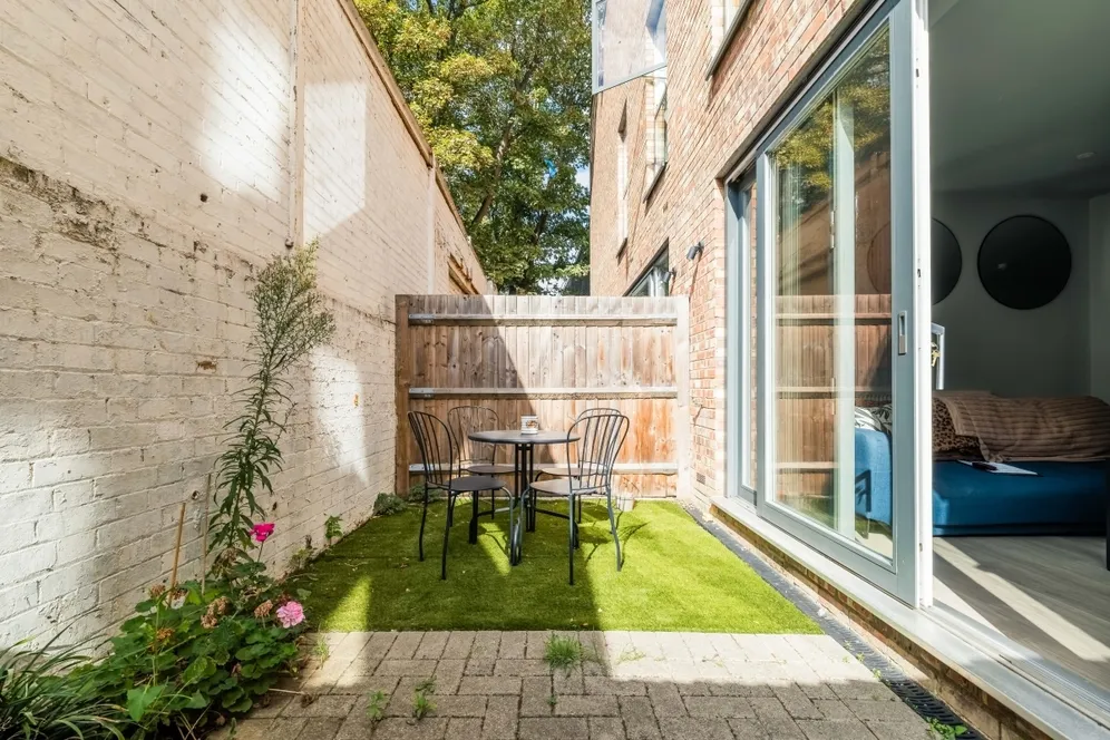Wells Walk, E7 photo 5