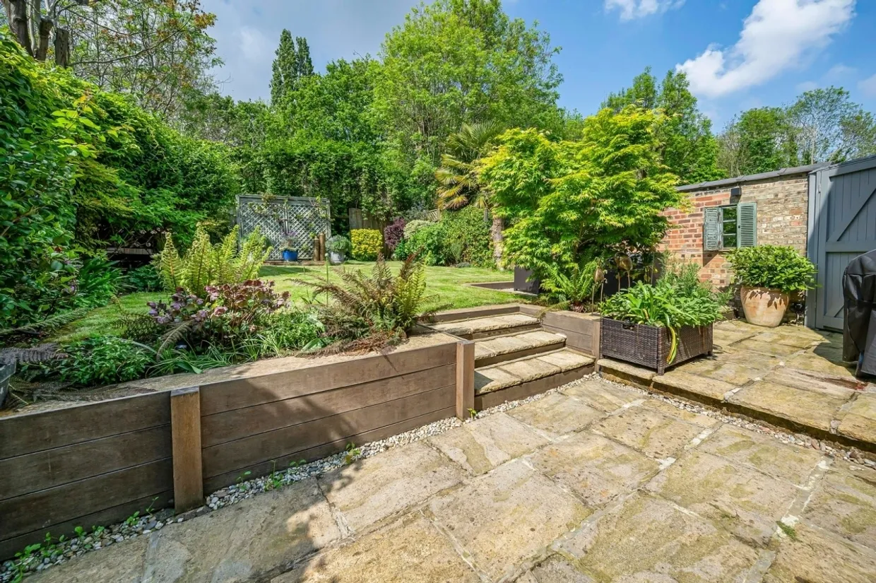 Redston Road London N8 photo 16