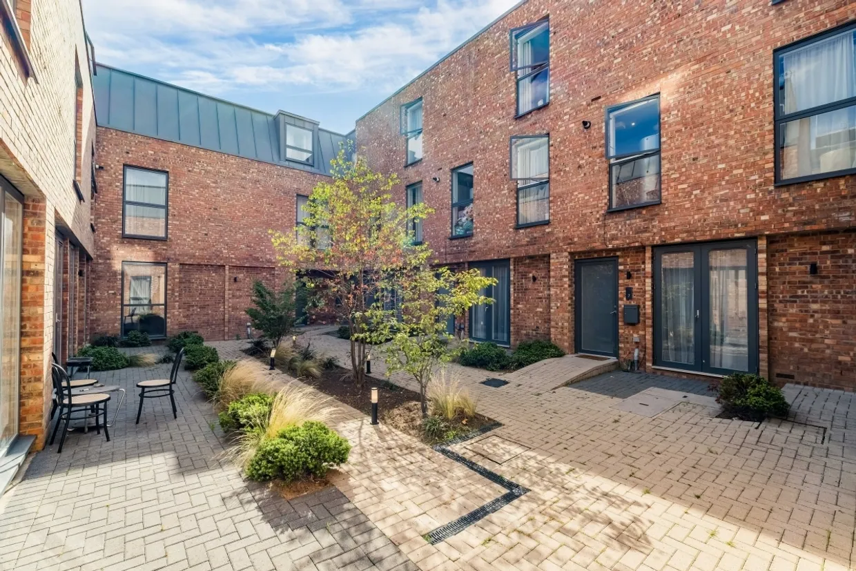 Wells Walk, E7 photo 13