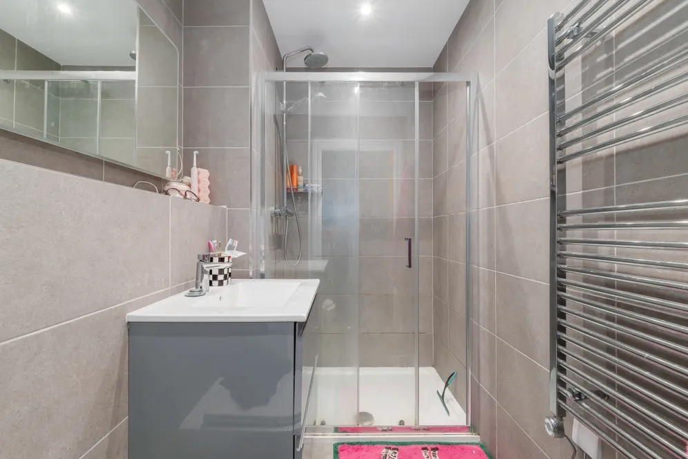 Wells Walk, E7 photo 14