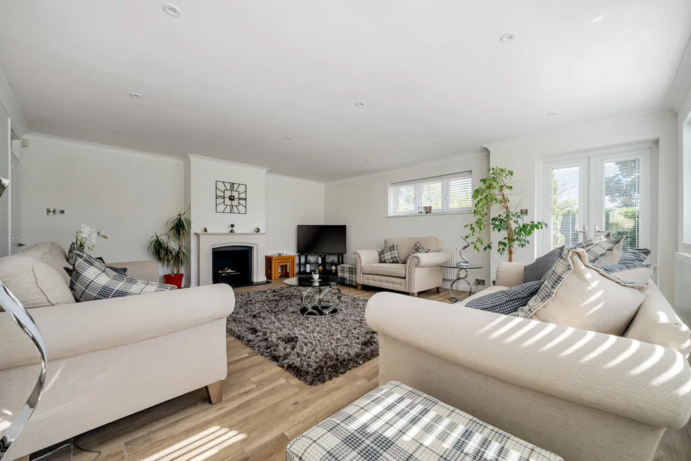 Fifield Road, Fifield, Maidenhead, SL6 photo 2