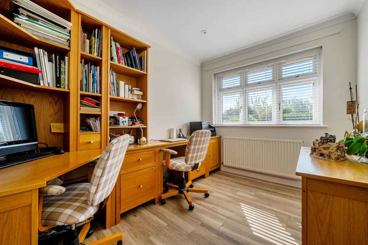 Fifield Road, Fifield, Maidenhead, SL6 photo 5