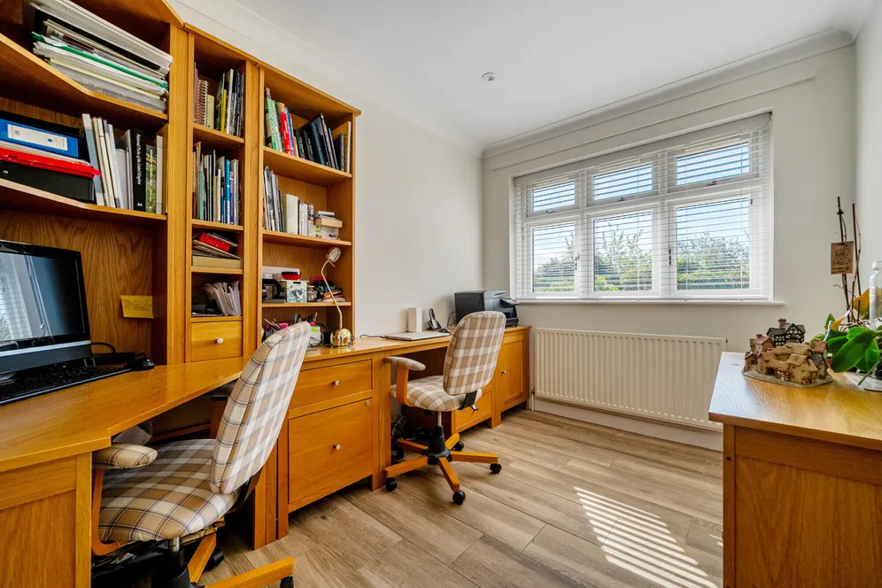 Fifield Road, Fifield, Maidenhead, SL6 photo 5