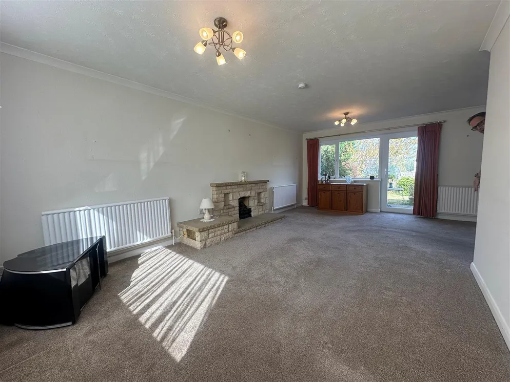 Property carousel item 4