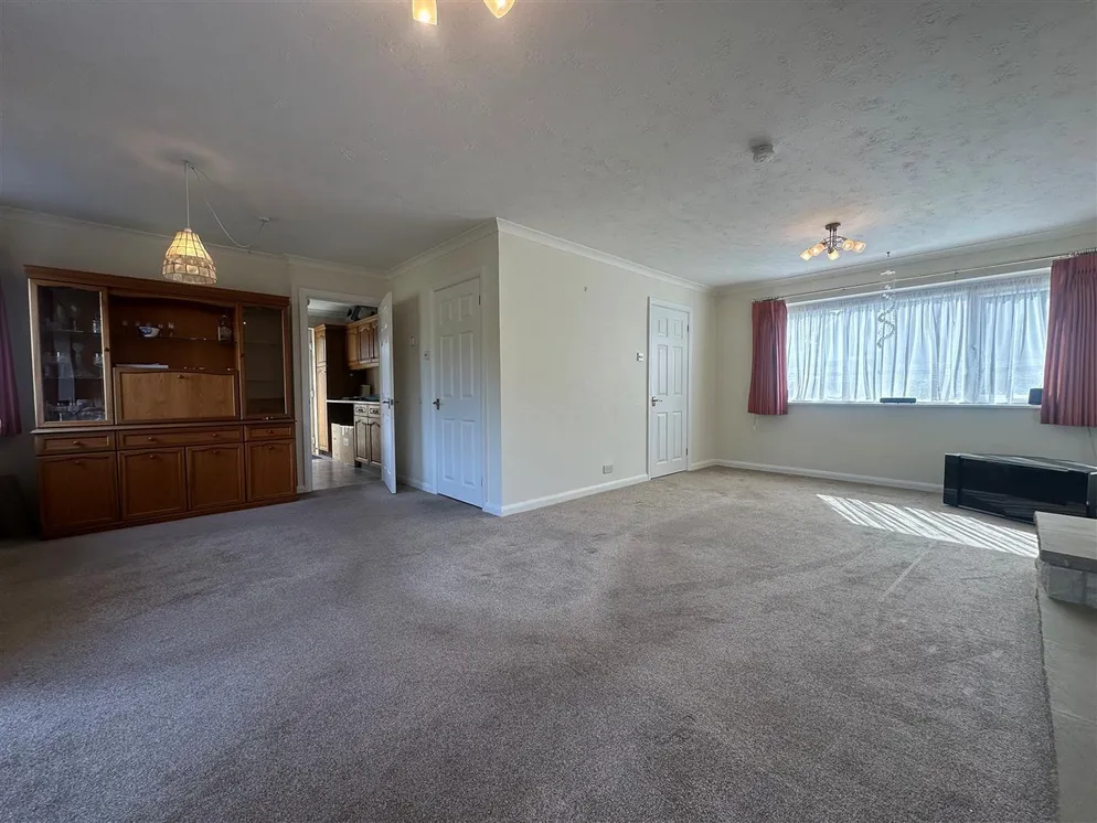 Property carousel item 6