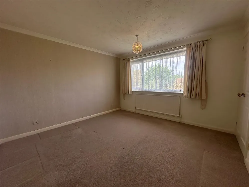 Property carousel item 12