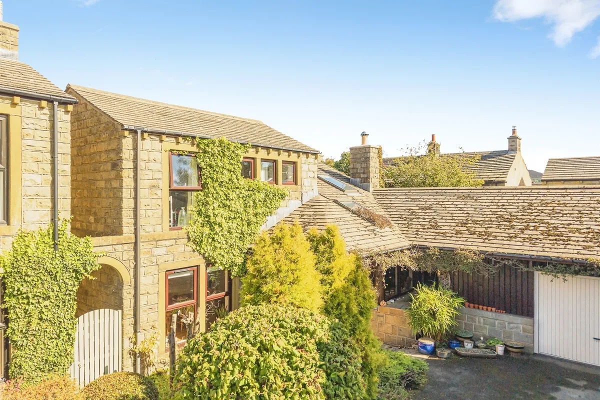Paris Mews, Scholes, Holmfirth