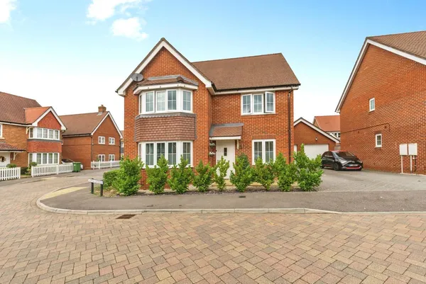 Charman Gardens, Ifield, Crawley, Wes...