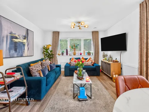 Montagu Crescent, Redhillphoto