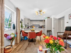 Montagu Crescent, Redhill thumb 2