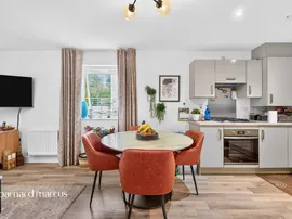 Montagu Crescent, Redhill thumb 3