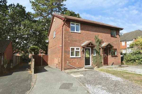 Woolwich Close, Bursledon, Southampto...