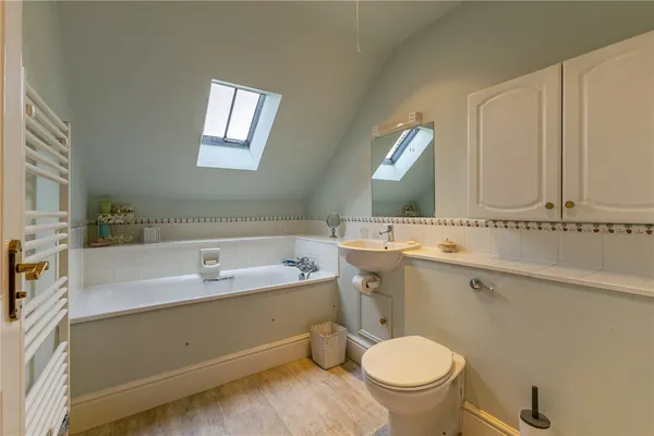 Cowdray Court, North Street, GU29 photo 8