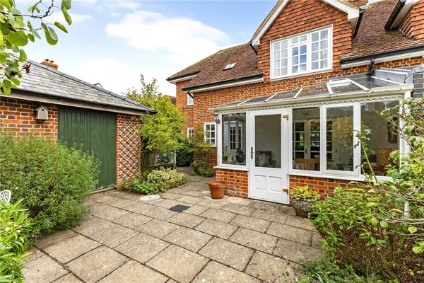 Cowdray Court, North Street, GU29 photo 9