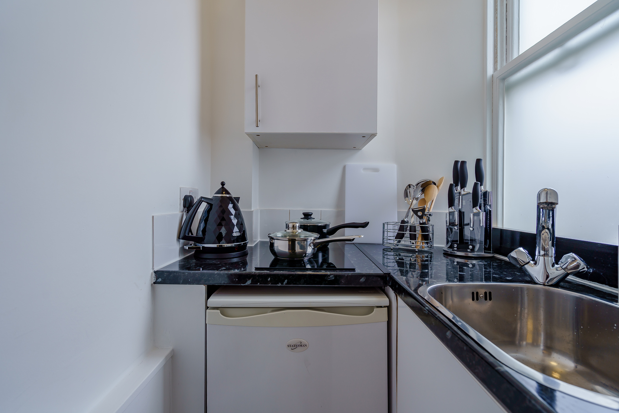Studio Apartment  To Let  Hill Street  Image 10