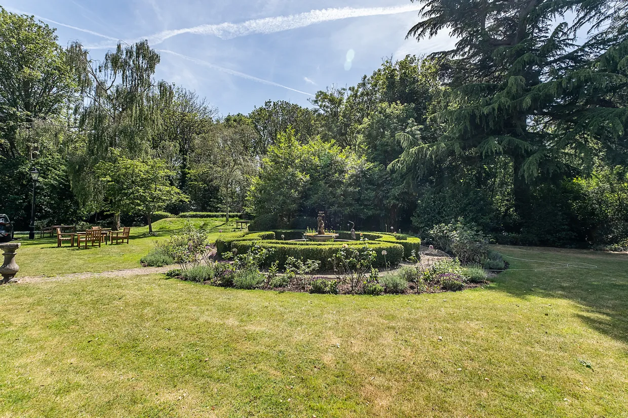 Wildcroft Road, London, SW15 photo 2