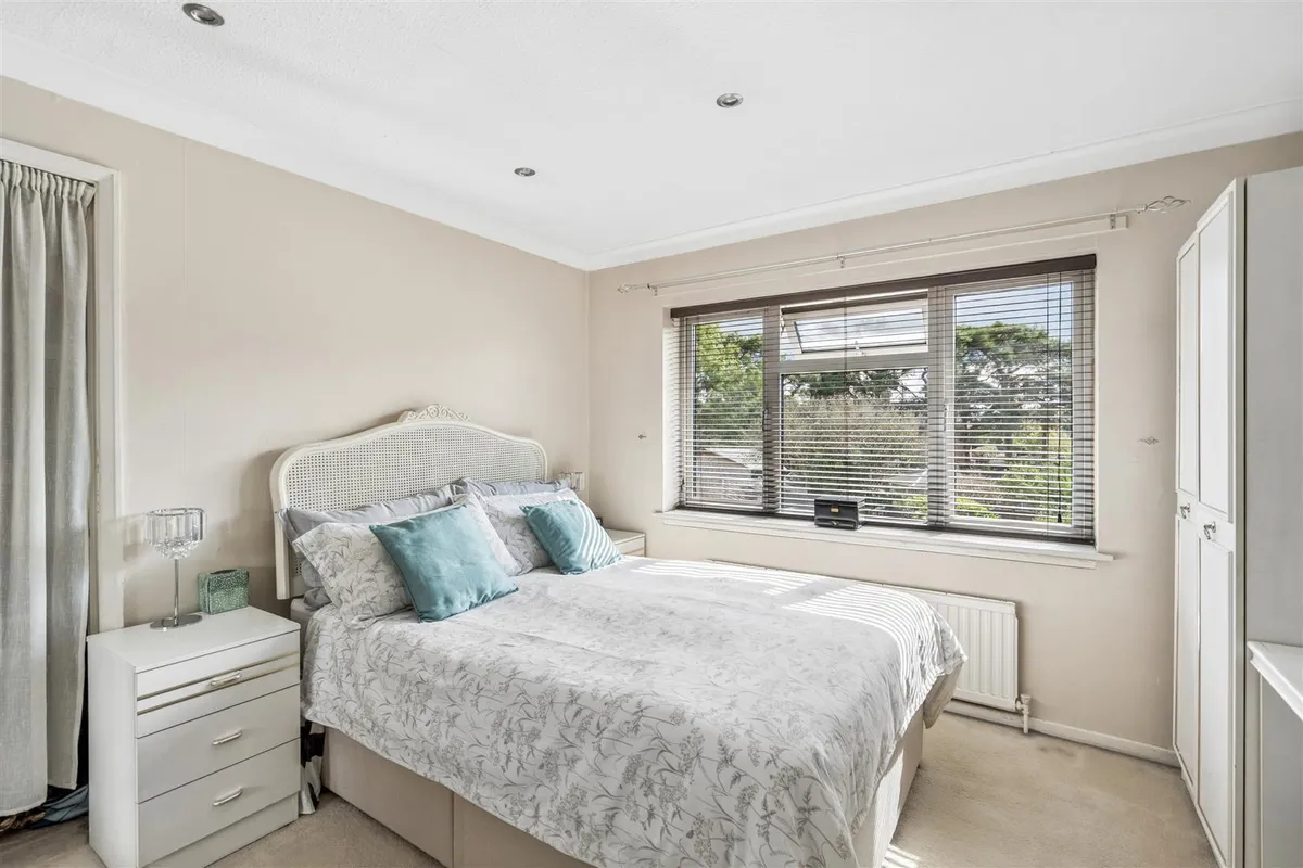 Windmill Road, Adeyfield, Hemel Hempstead, Hertfordshire, HP2 4BP