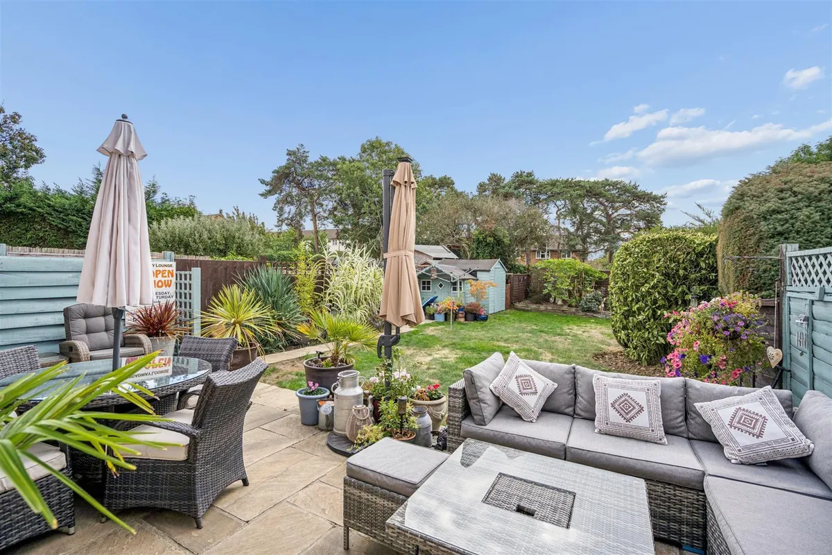 Windmill Road, Adeyfield, Hemel Hempstead, Hertfordshire, HP2 4BP