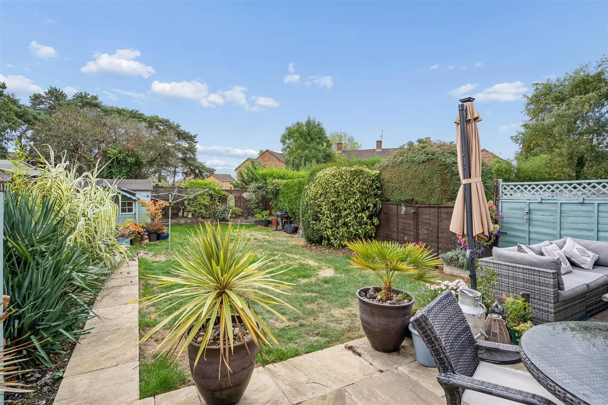 Windmill Road, Adeyfield, Hemel Hempstead, Hertfordshire, HP2 4BP