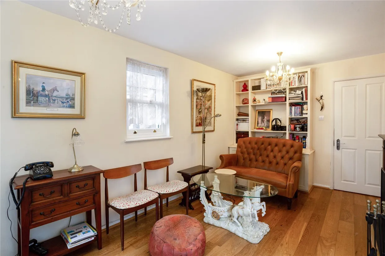 Upper Richmond Road West, London, SW14 photo 5