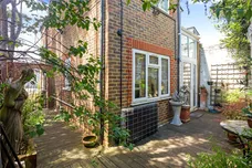 Upper Richmond Road West, London, SW14 photo 6