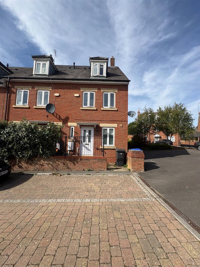 Packwood Close, Daventry Image 1