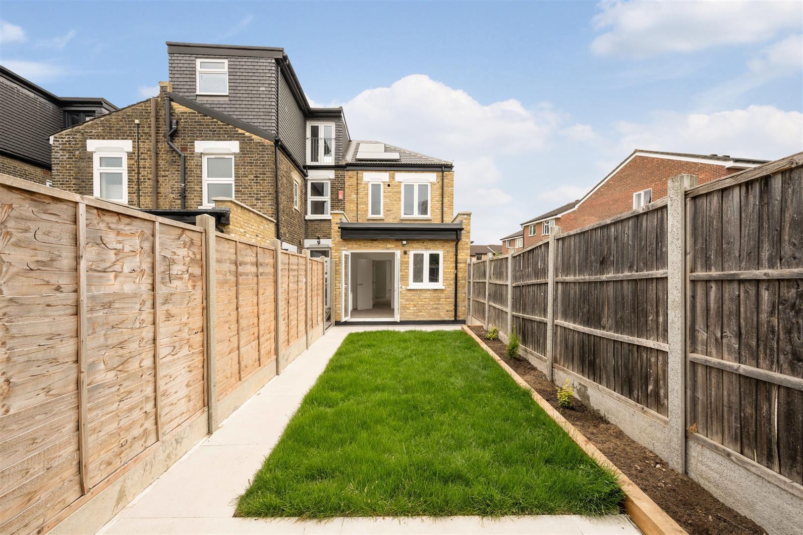 Daventry Avenue, Walthamstow, London Image 9