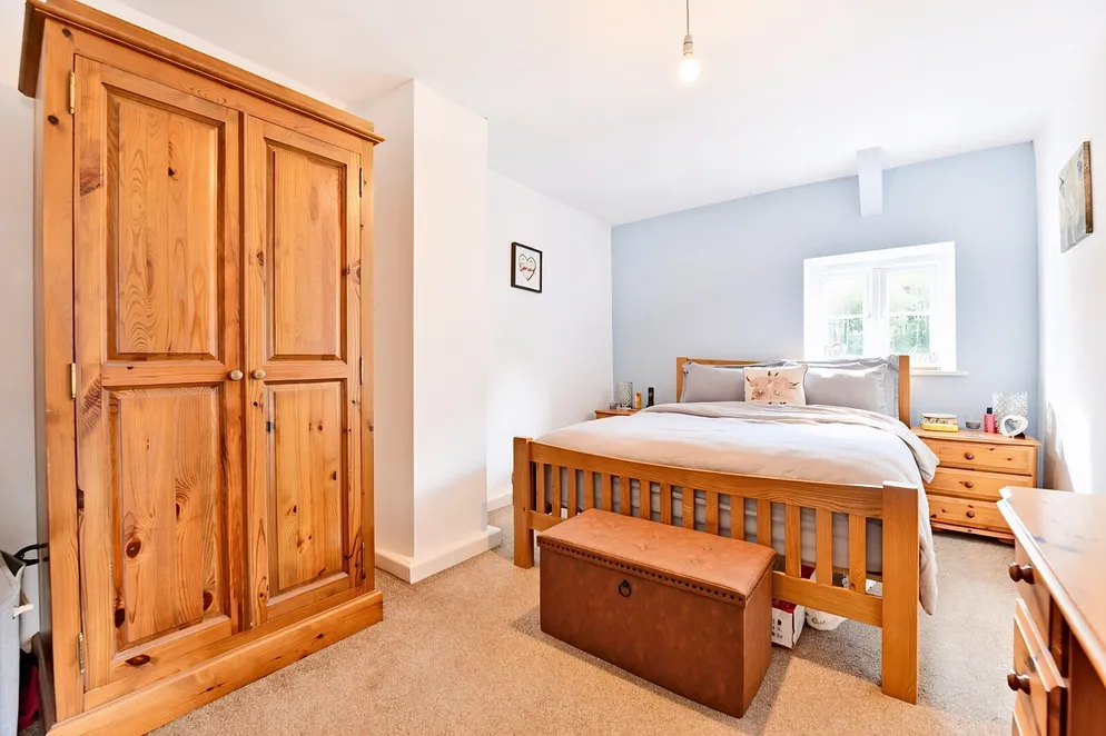 Property carousel item 4