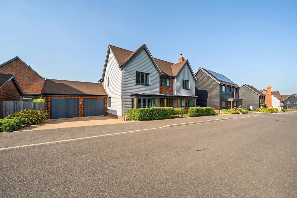 Cordingley Drive, Pease Pottage, RH11 photo 1