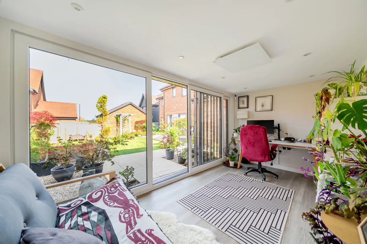 Cordingley Drive, Pease Pottage, RH11 photo 3