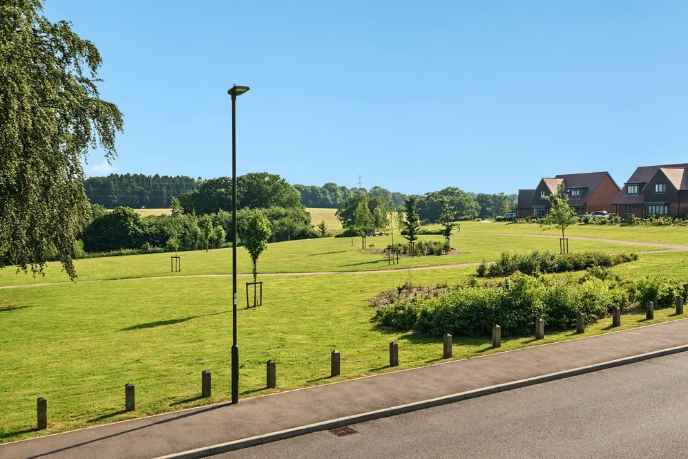 Cordingley Drive, Pease Pottage, RH11 photo 34