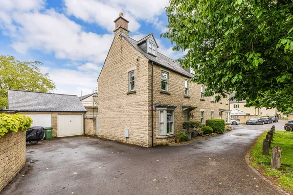 Tremes Close, Marshfield, SN14