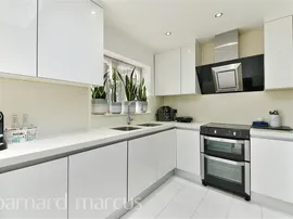 Sparrow Farm Drive, FELTHAM photo