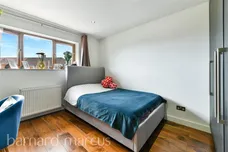 Sparrow Farm Drive, FELTHAM