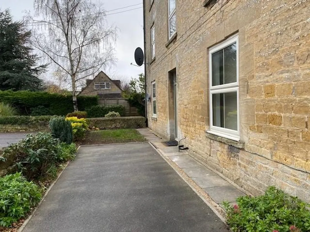 https://mr0.homeflow-assets.co.uk/files/photo/image/48473/0439/_x_/APGLvGPXBU2W5PPyJpmKxQ.jpg