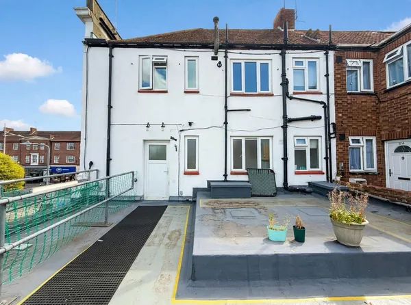 High Street, Barkingside, IG6