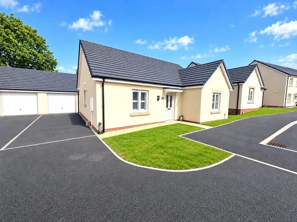 Gerddi Lingfield, Whitland, Carmarthe...