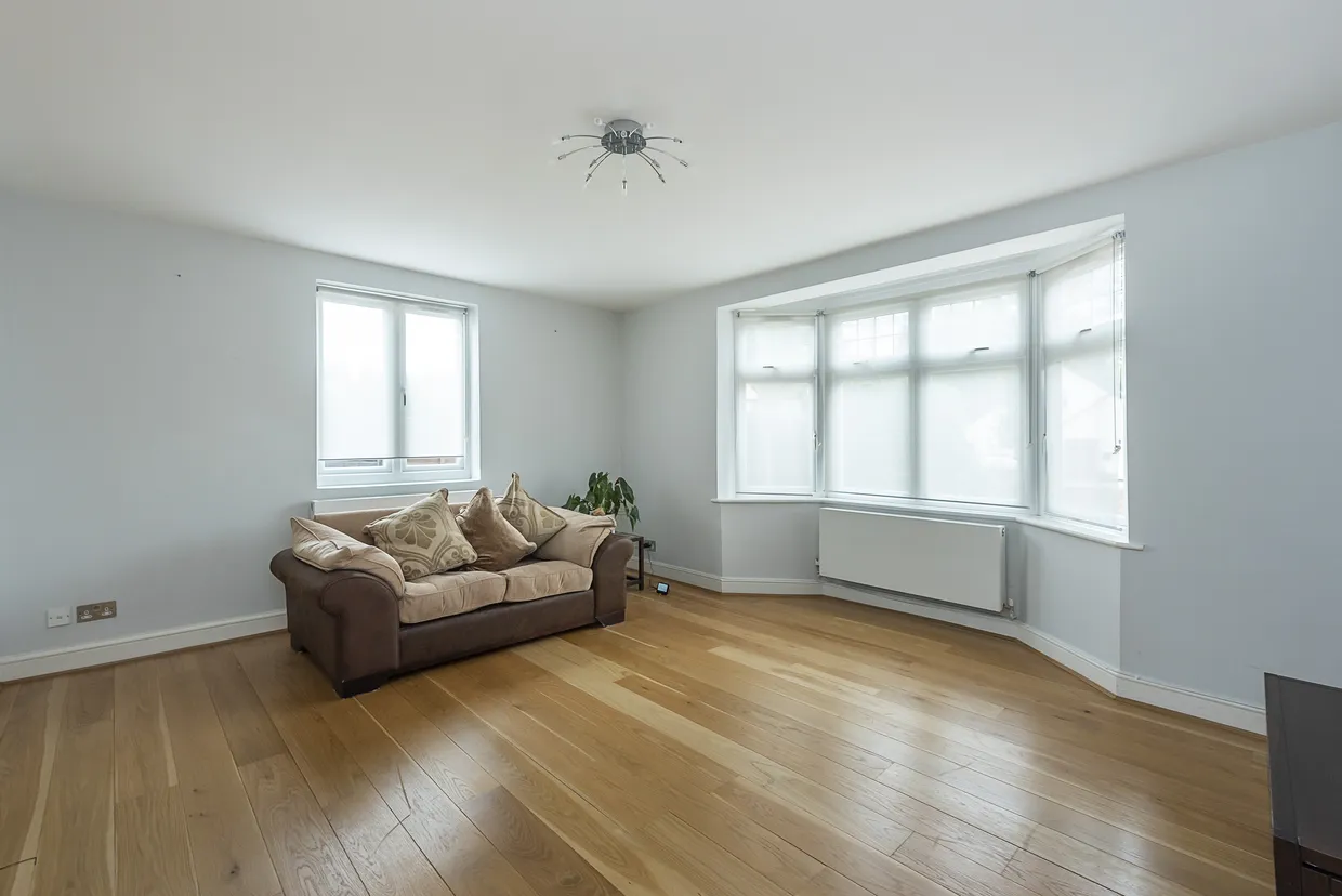 Bellfield Avenue, Harrow Weald, HA3 photo 2