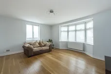 Bellfield Avenue, Harrow Weald, HA3 photo 2