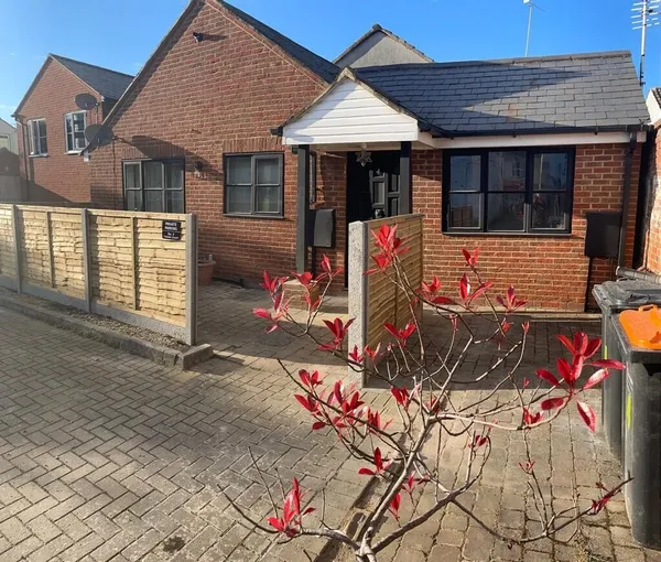 Tysons Court, New Road, LU7