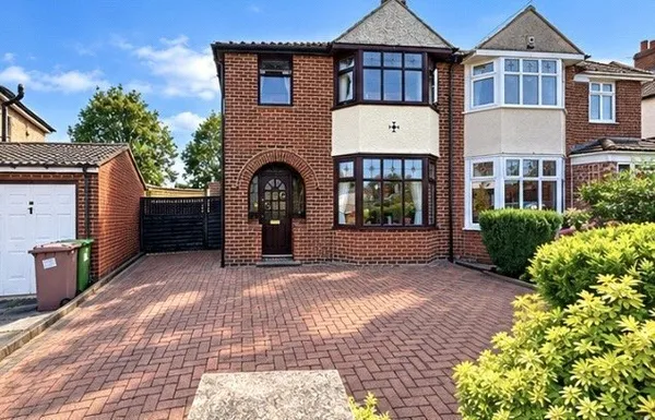 Clarkes Crescent, Eccleston, St. Hele...